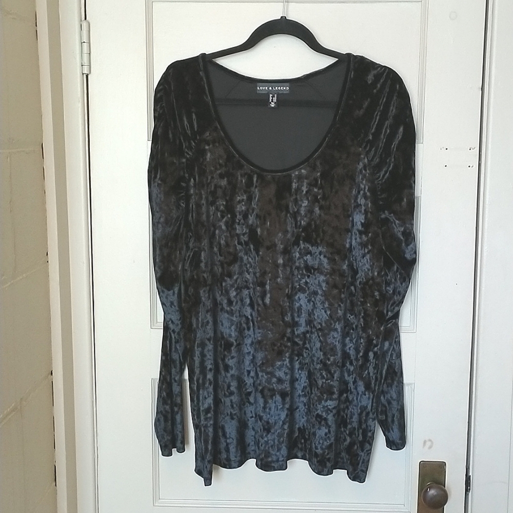 Host Pick🎉 EUC Love & Legend Size 1X Black Crushed Velvet Long Sleeve Top